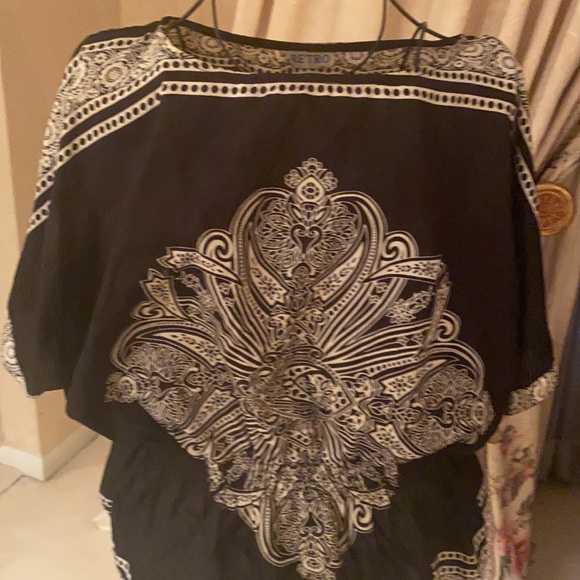 Retro - Picture 2 of 5